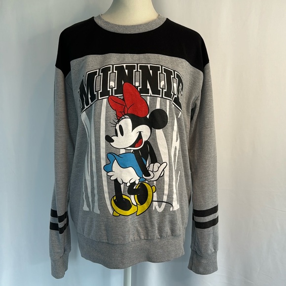 Disney Tops - ❤️3/$30 Disney Minnie Mouse Sweatshirt